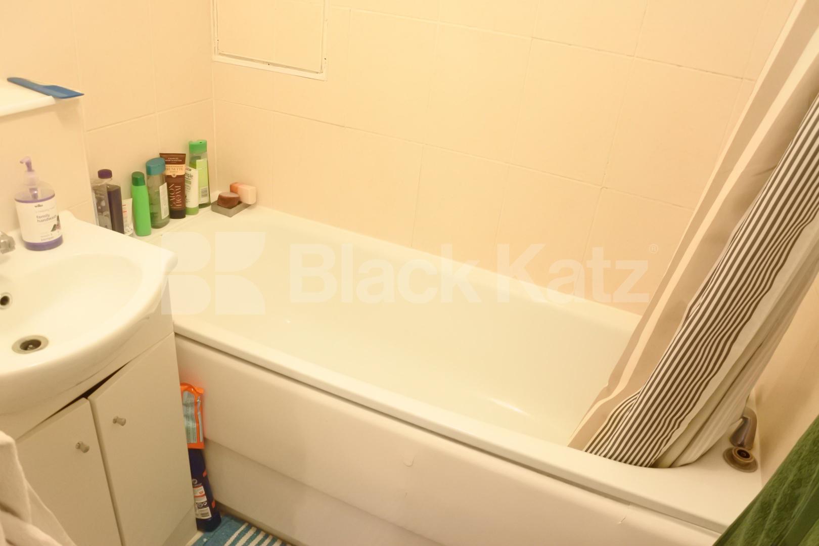 			2 Bedroom, 1 bath, 1 reception Flat			 Campsbourne Road, Hornsey