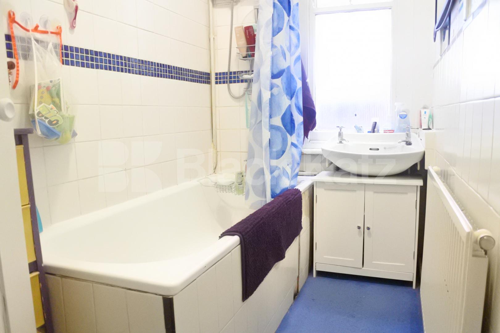 			1 Bedroom, 1 bath, 1 reception Flat			 Tetherdown, MUSWELL HILL