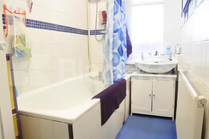 			1 Bedroom, 1 bath, 1 reception Flat			 Tetherdown, MUSWELL HILL