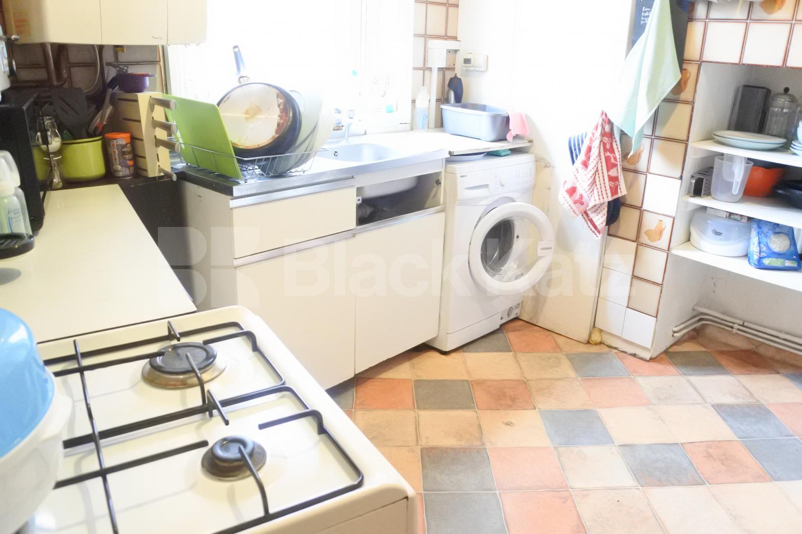 			1 Bedroom, 1 bath, 1 reception Flat			 Tetherdown, MUSWELL HILL