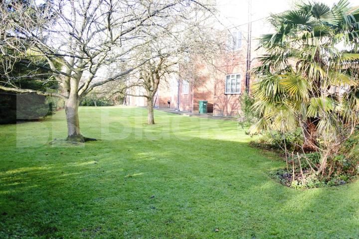 			2 Bedroom, 1 bath, 1 reception Ground Floor Flat			  East End Road, East Finchley