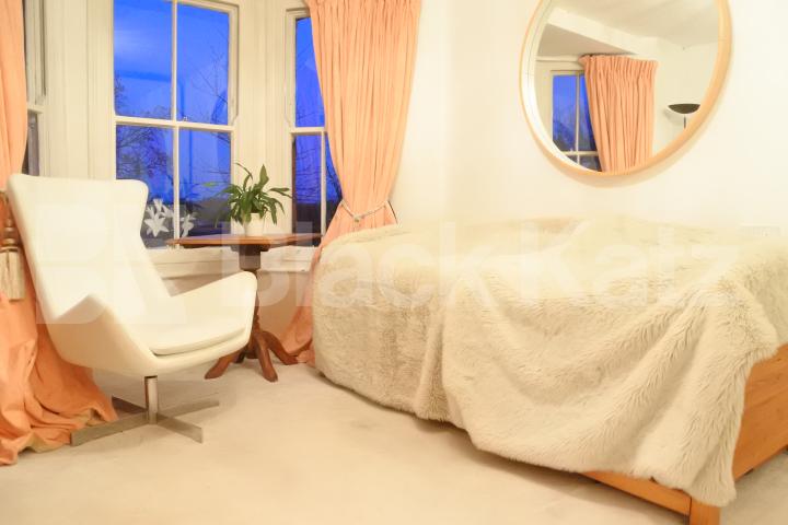 			ROOM ONLY INCLUDES ALL BILLS & WIFI , Studio Apartment, 1 bath, 1 reception Flat			 Cecile Park, Crouch End