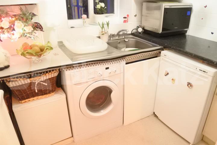 			ROOM ONLY INCLUDES ALL BILLS & WIFI , Studio Apartment, 1 bath, 1 reception Flat			 Cecile Park, Crouch End
