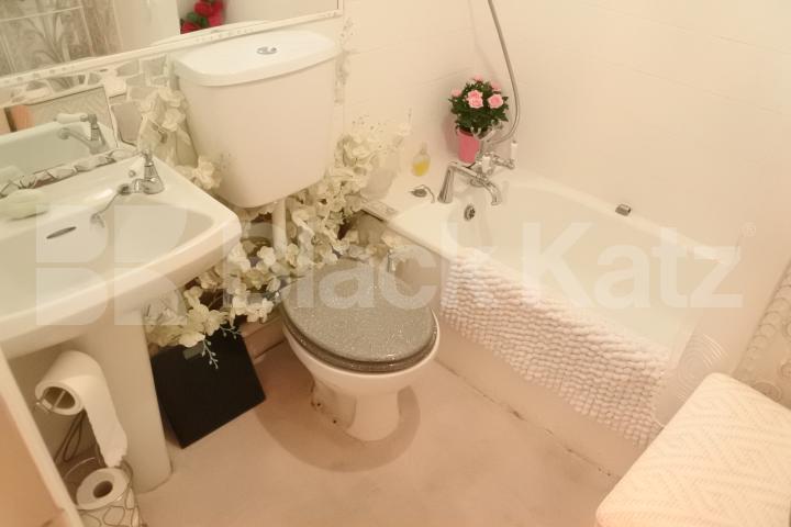 			ROOM ONLY INCLUDES ALL BILLS & WIFI , Studio Apartment, 1 bath, 1 reception Flat			 Cecile Park, Crouch End