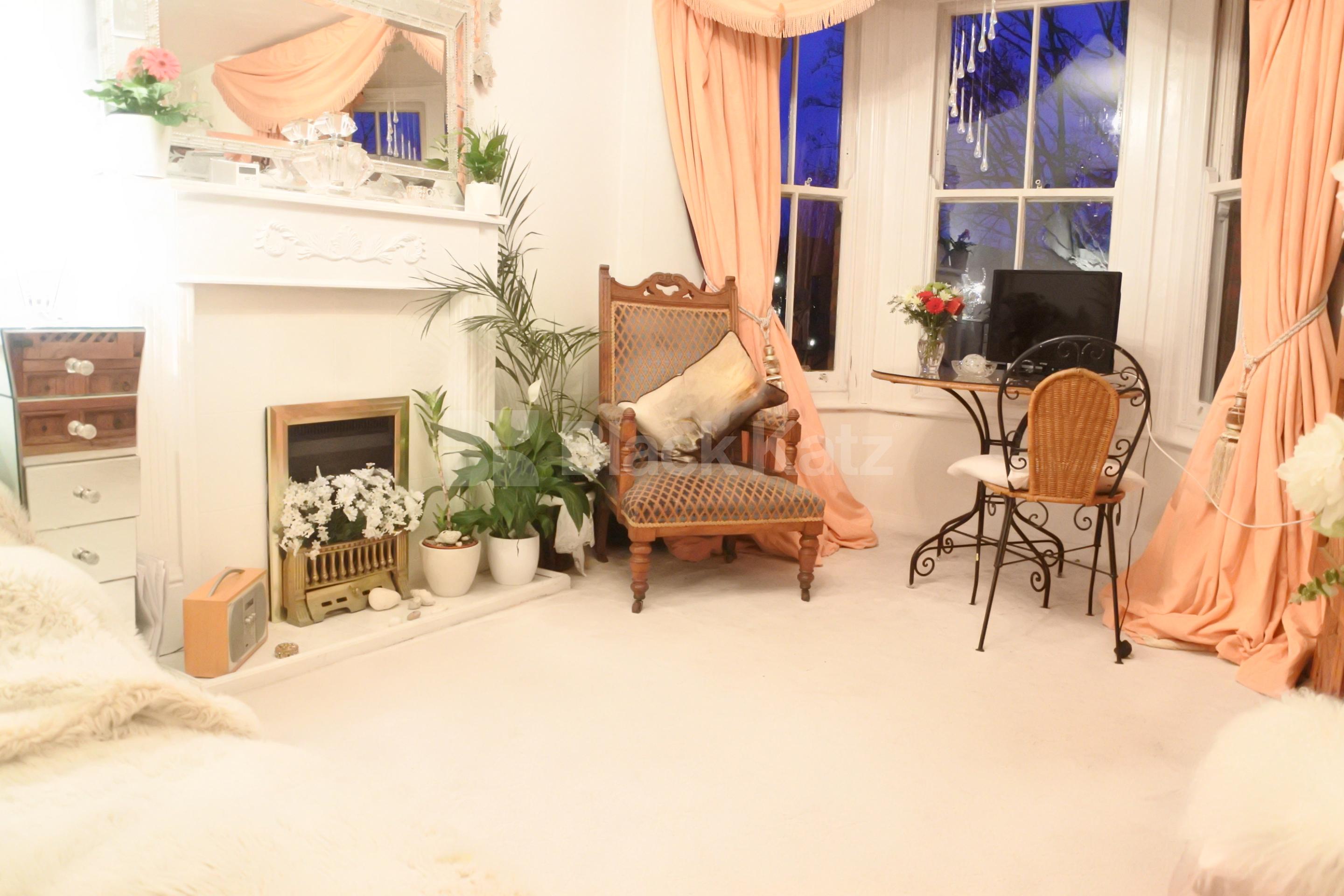 			ROOM ONLY INCLUDES ALL BILLS & WIFI , Studio Apartment, 1 bath, 1 reception Flat			 Cecile Park, Crouch End N8