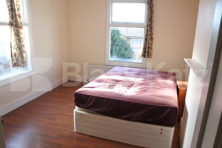 			3 Bedroom, 1 bath, 1 reception Flat			 Sydney Road , Muswell Hill