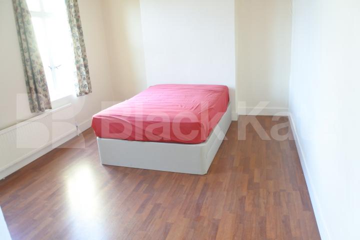 			3 Bedroom, 1 bath, 1 reception Flat			 Sydney Road , Muswell Hill