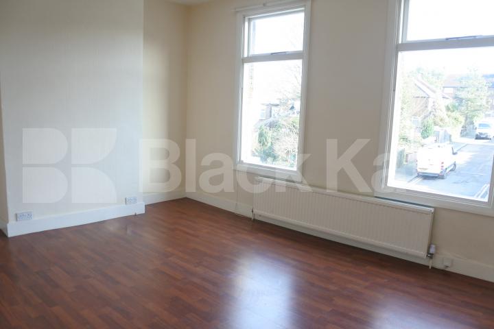 			3 Bedroom, 1 bath, 1 reception Flat			 Sydney Road , Muswell Hill