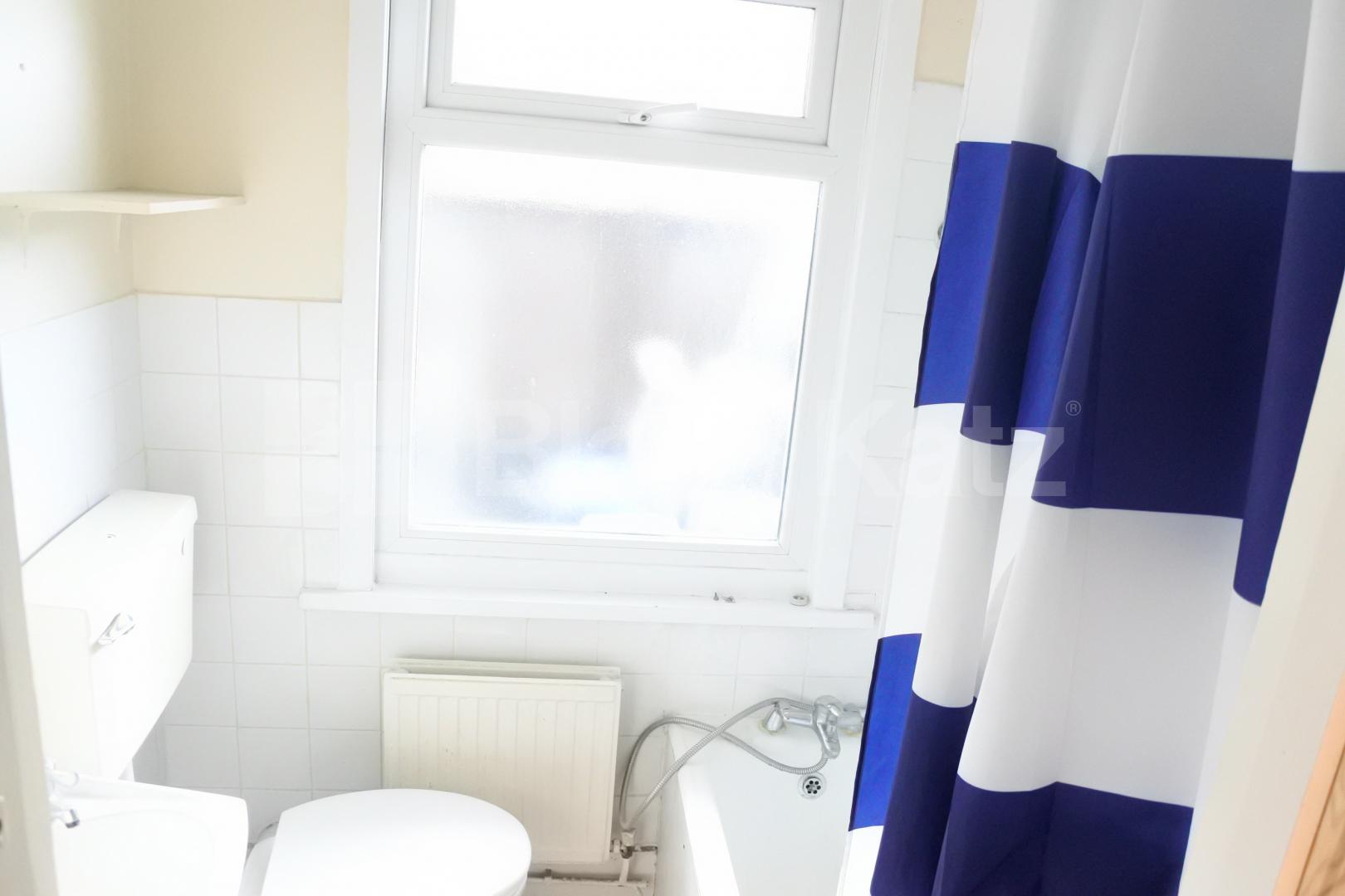 			3 Bedroom, 1 bath, 1 reception Flat			 Sydney Road , Muswell Hill