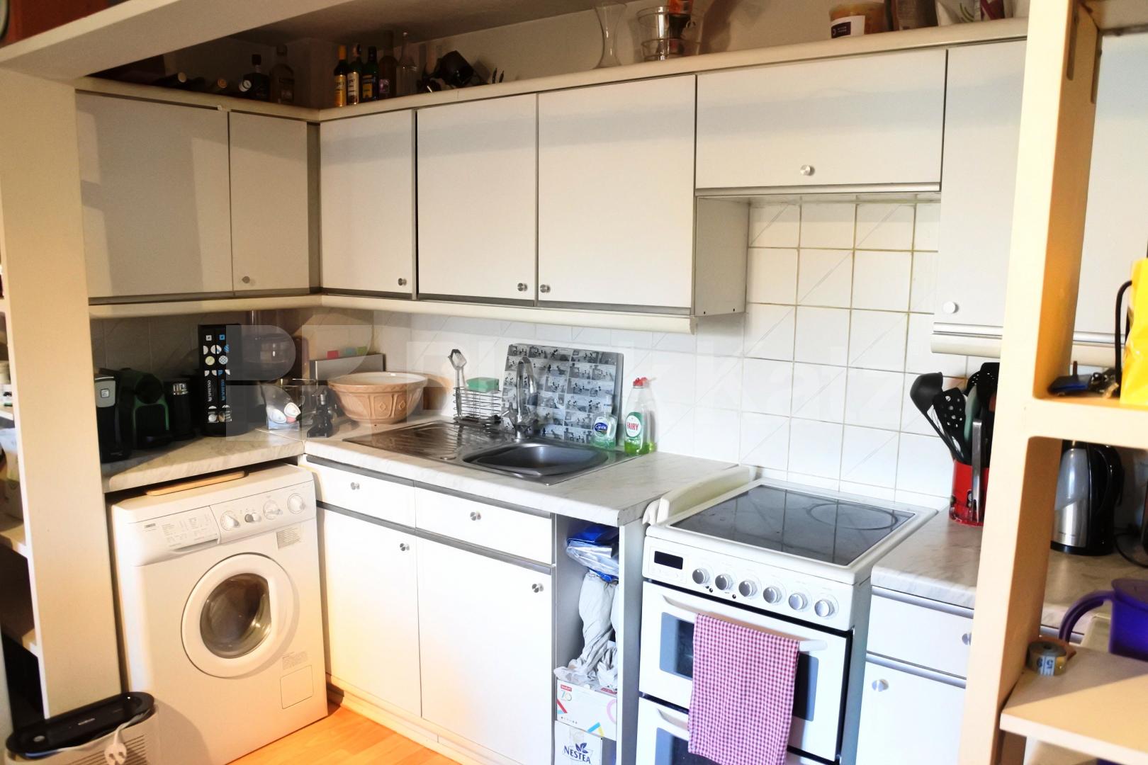 			Available Now!, Studio Apartment, 1 bath, 1 reception Studio			 Greenway Close, Friern Barnet