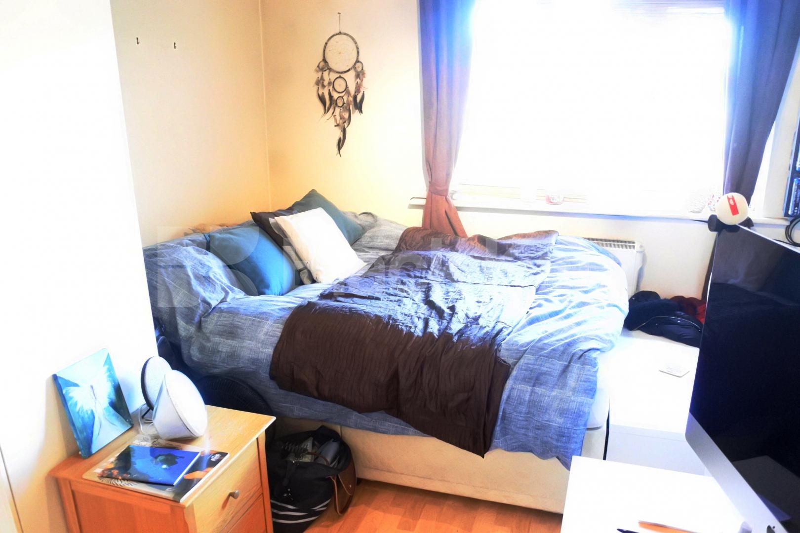 			Available Now!, Studio Apartment, 1 bath, 1 reception Studio			 Greenway Close, Friern Barnet