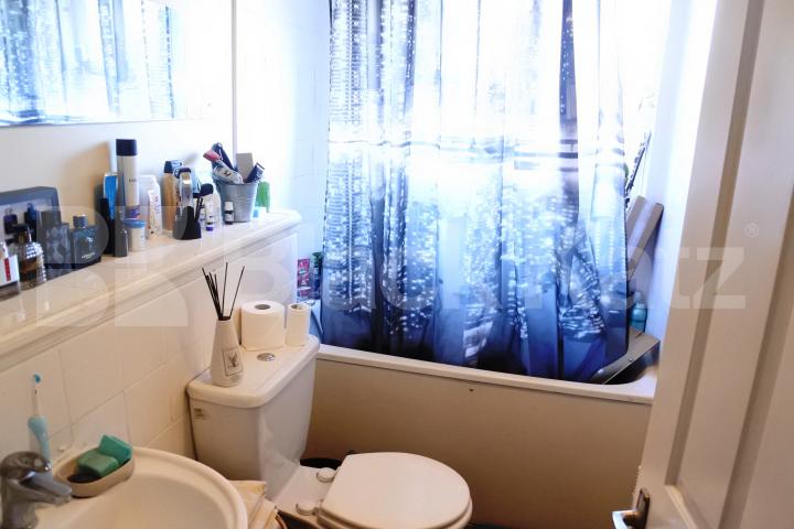 			Available Now!, Studio Apartment, 1 bath, 1 reception Studio			 Greenway Close, Friern Barnet