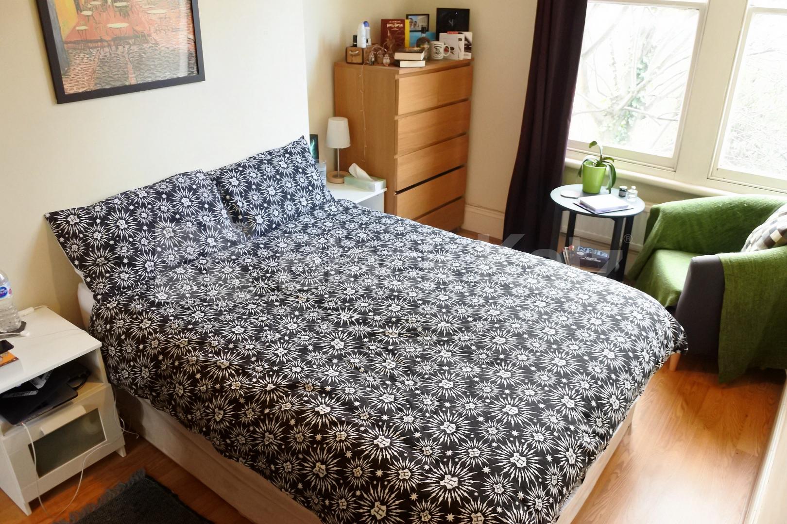 			New Instruction!, 3 Bedroom, 1 bath, 1 reception Flat			 Muswell Avenue, Muswell Hill