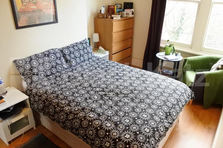 			New Instruction!, 3 Bedroom, 1 bath, 1 reception Flat			 Muswell Avenue, Muswell Hill