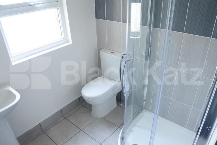 			Perfect For Sharers, 6 Bedroom, 1 bath, 1 reception House			 College Park Road, Tottenham