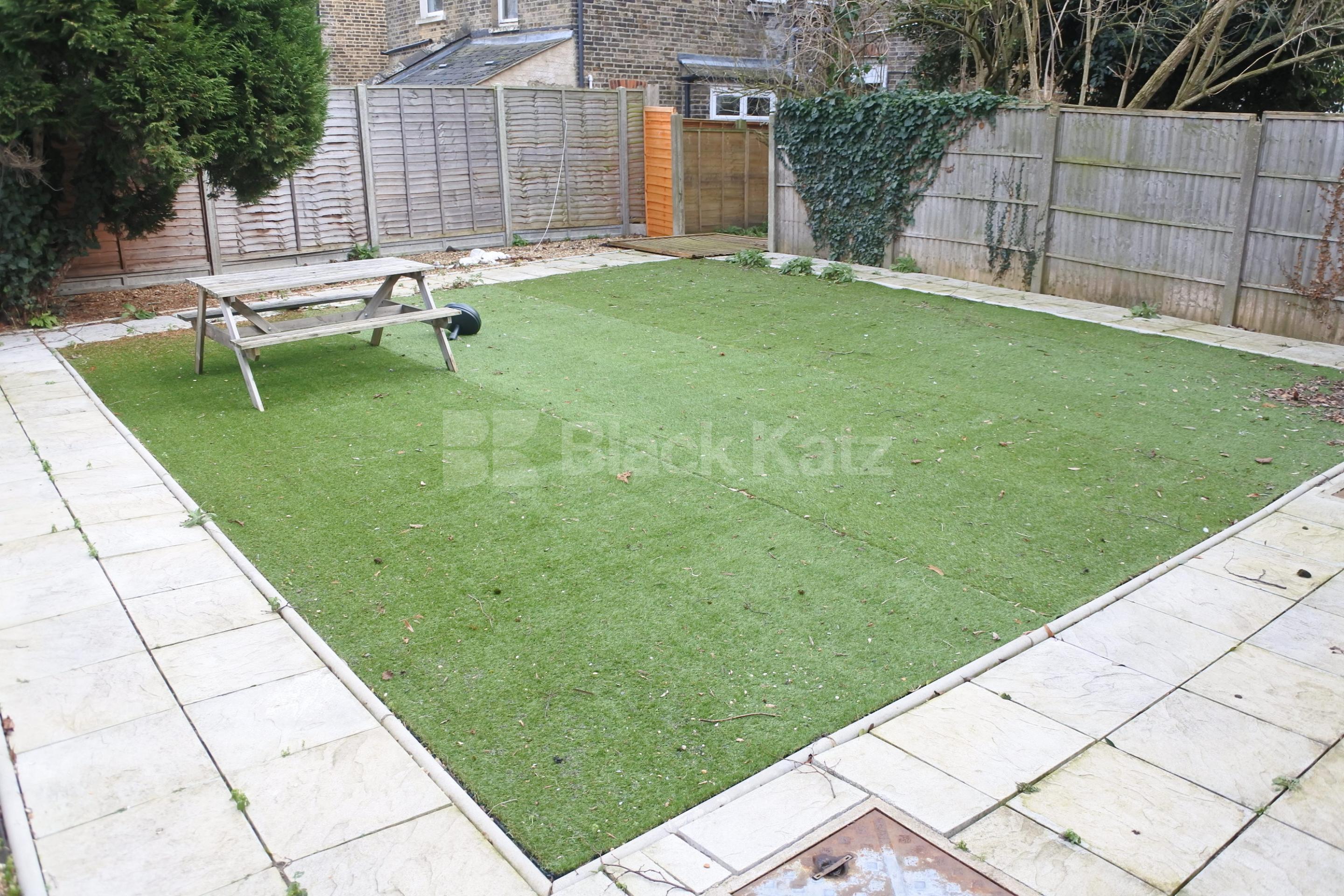 			Perfect For Sharers, 6 Bedroom, 1 bath, 1 reception House			 College Park Road, Tottenham N17