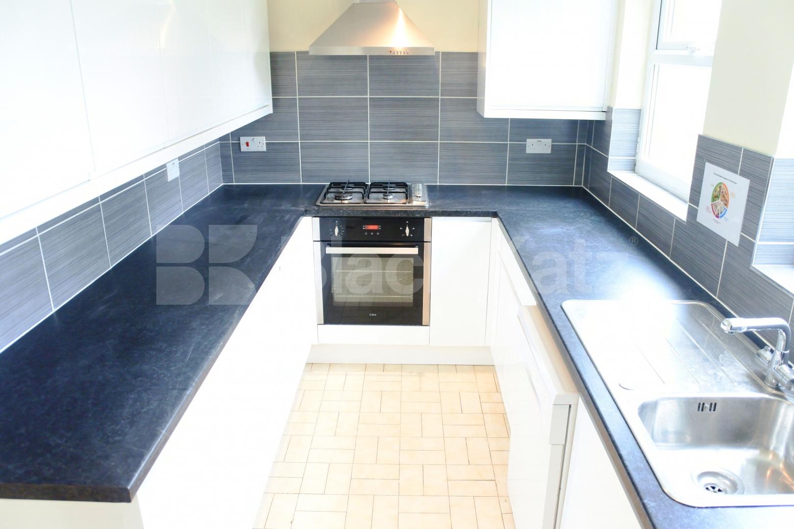 			Perfect For Sharers, 6 Bedroom, 1 bath, 1 reception House			 College Park Road, Tottenham