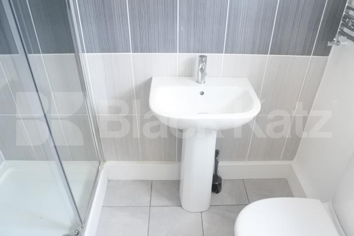 			Perfect For Sharers, 6 Bedroom, 1 bath, 1 reception House			 College Park Road, Tottenham