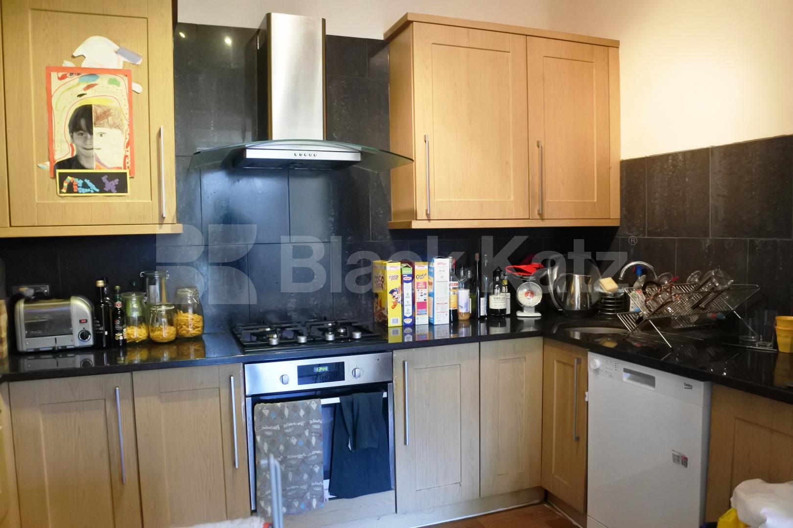 			FANTASTIC 2 BEDROOM GARDEN FLAT , 2 Bedroom, 1 bath, 1 reception Flat			 Crouch Hill Road, Crouch End