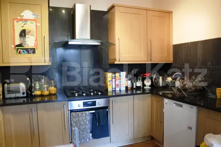 			FANTASTIC 2 BEDROOM GARDEN FLAT , 2 Bedroom, 1 bath, 1 reception Flat			 Crouch Hill Road, Crouch End