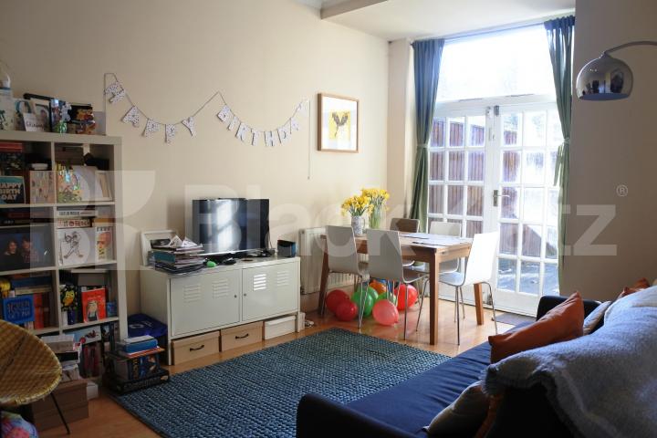 			FANTASTIC 2 BEDROOM GARDEN FLAT , 2 Bedroom, 1 bath, 1 reception Flat			 Crouch Hill Road, Crouch End
