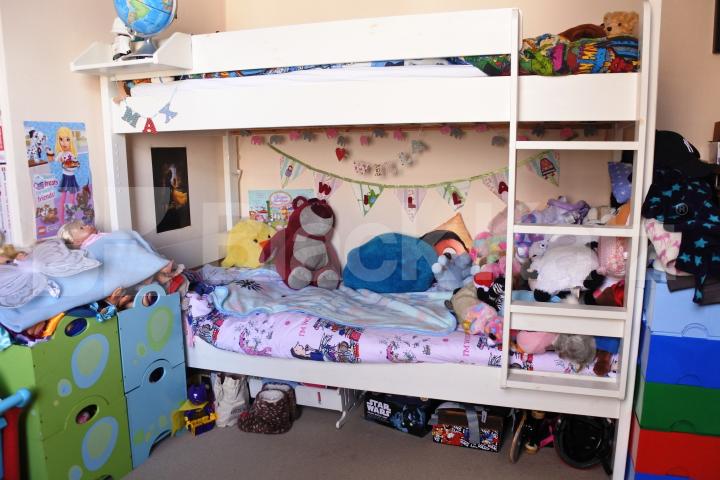 			FANTASTIC 2 BEDROOM GARDEN FLAT , 2 Bedroom, 1 bath, 1 reception Flat			 Crouch Hill Road, Crouch End