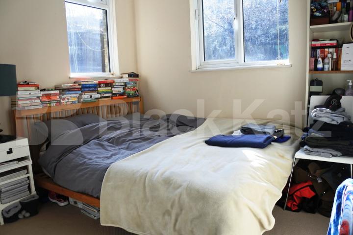 			FANTASTIC 2 BEDROOM GARDEN FLAT , 2 Bedroom, 1 bath, 1 reception Flat			 Crouch Hill Road, Crouch End