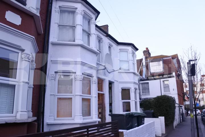 			New Instruction! Garden flat, 2 Bedroom, 1 bath, 1 reception Ground Floor Flat			 Falkland Road, Turnpike Lane / Harringey