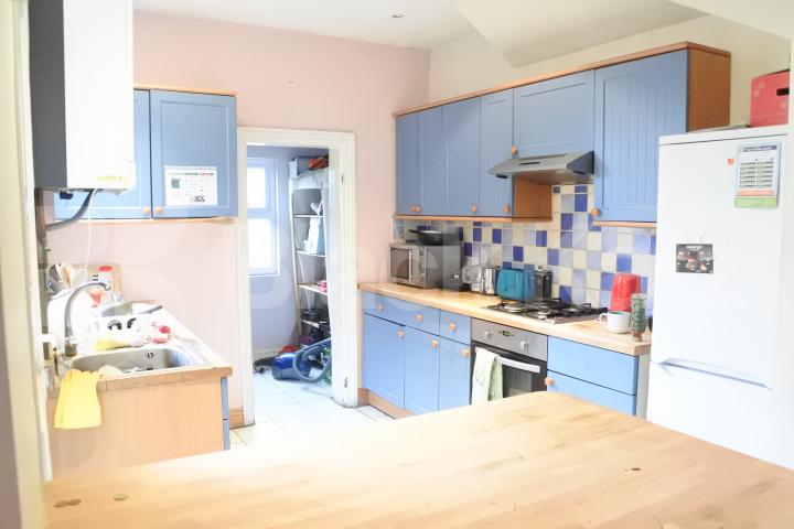 			New Instruction!, 4 Bedroom, 1 bath, 1 reception House			 Palace Road , Bounds Green