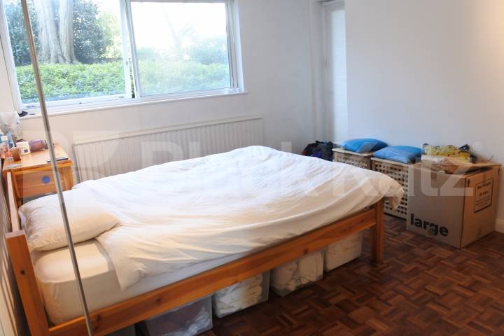 			AVAILABLE MID MAY, 2 Bedroom, 1 bath, 1 reception Ground Floor Flat			 Waverley Road, Crouch End