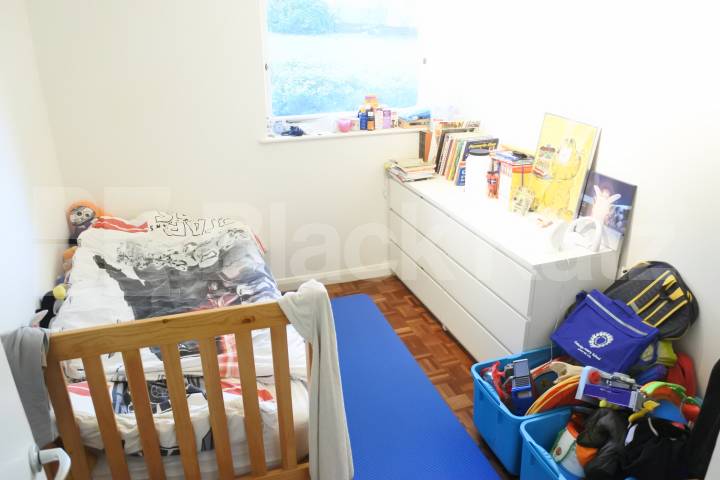 			AVAILABLE MID MAY, 2 Bedroom, 1 bath, 1 reception Ground Floor Flat			 Waverley Road, Crouch End