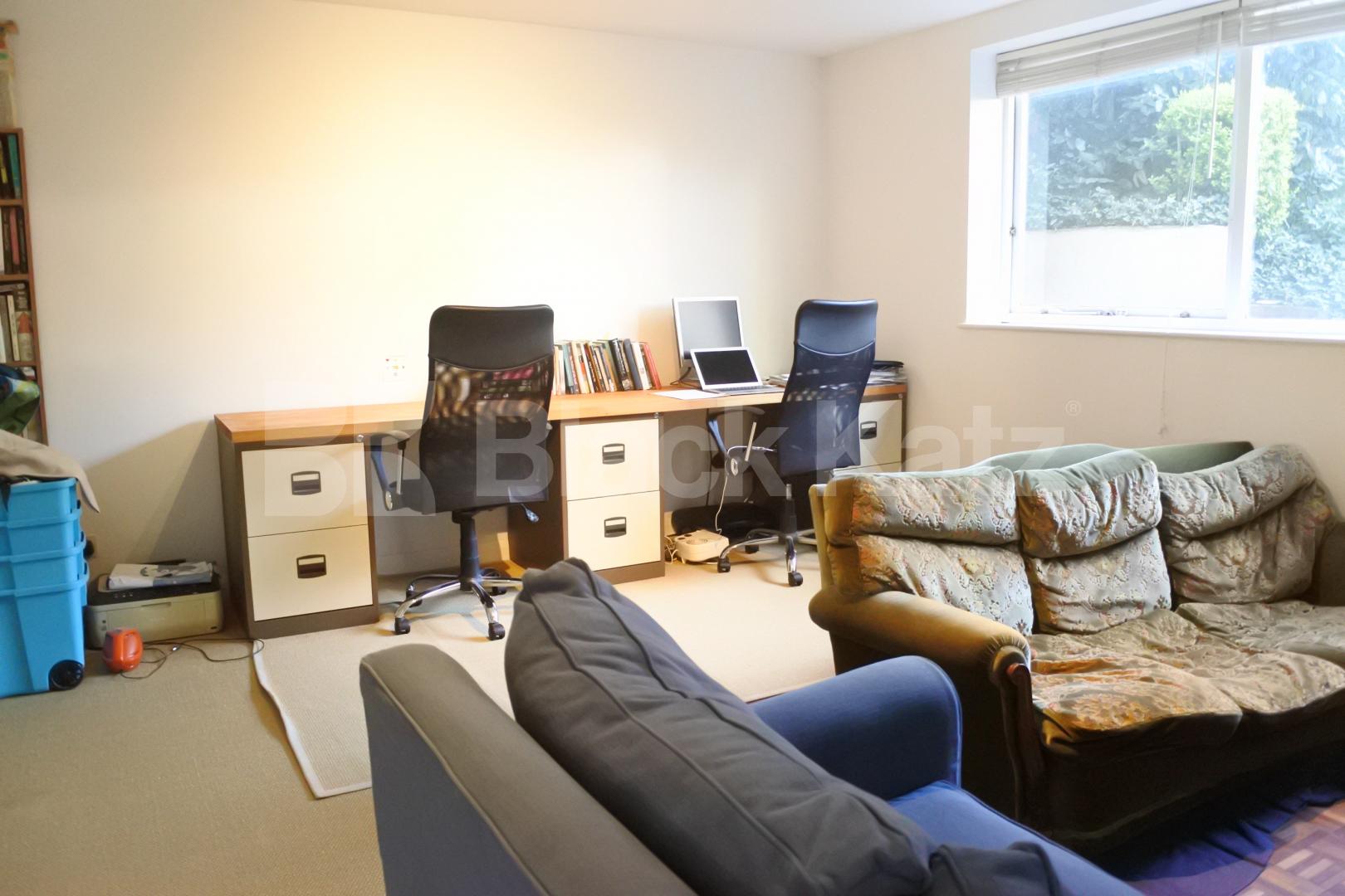 			AVAILABLE MID MAY, 2 Bedroom, 1 bath, 1 reception Ground Floor Flat			 Waverley Road, Crouch End