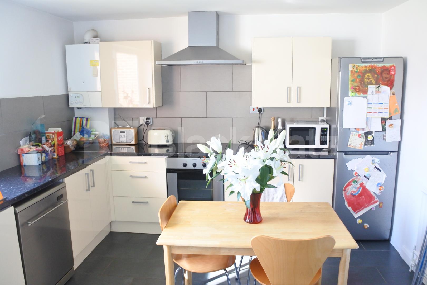 			AVAILABLE MID MAY, 2 Bedroom, 1 bath, 1 reception Ground Floor Flat			 Waverley Road, Crouch End