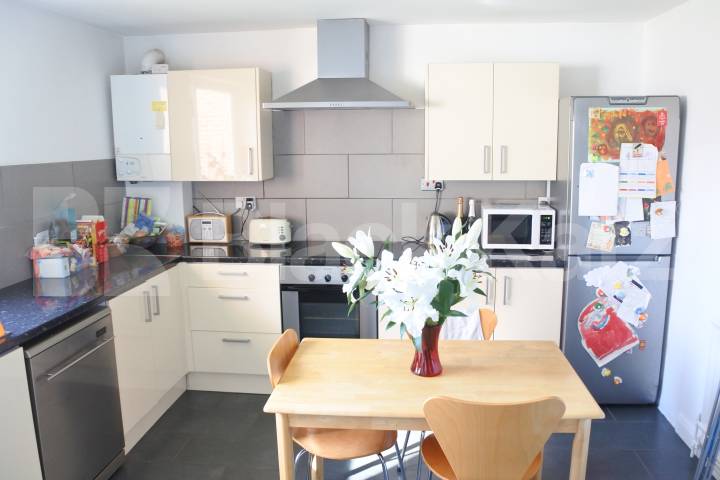 			AVAILABLE MID MAY, 2 Bedroom, 1 bath, 1 reception Ground Floor Flat			 Waverley Road, Crouch End
