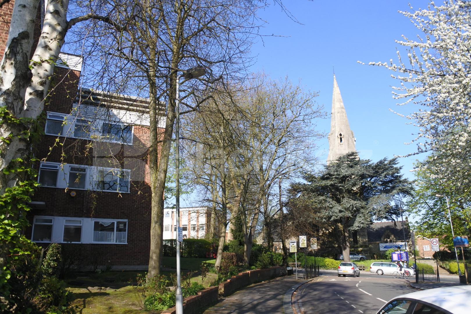 			AVAILABLE MID MAY, 2 Bedroom, 1 bath, 1 reception Ground Floor Flat			 Waverley Road, Crouch End