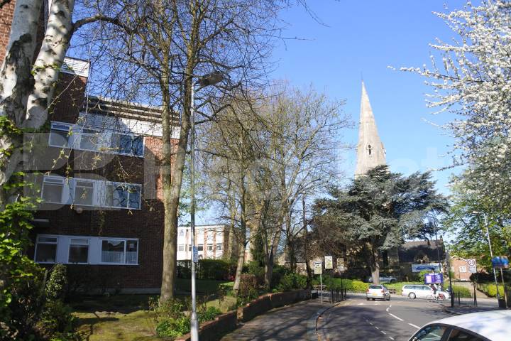 			AVAILABLE MID MAY, 2 Bedroom, 1 bath, 1 reception Ground Floor Flat			 Waverley Road, Crouch End