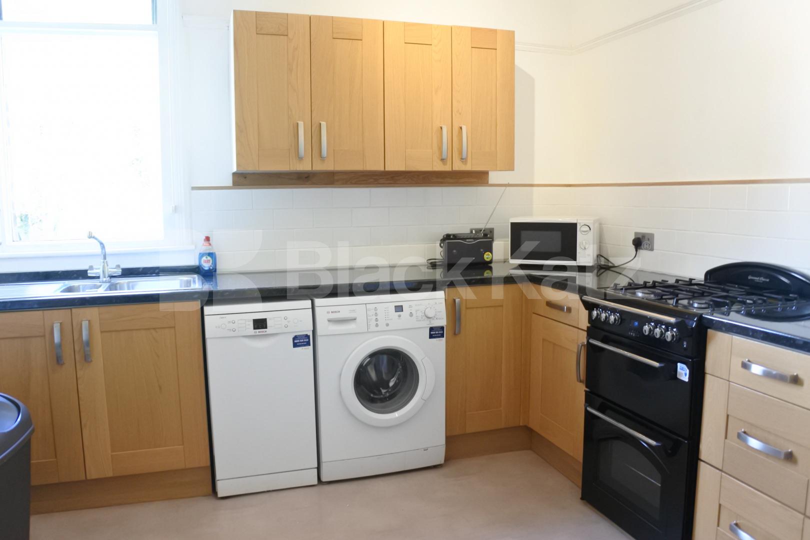 			New Instruction!, 2 Bedroom, 1 bath, 1 reception Flat			 Goodwyns Vale, Muswell Hill