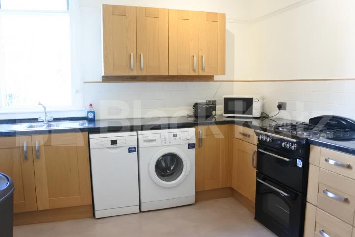 			New Instruction!, 2 Bedroom, 1 bath, 1 reception Flat			 Goodwyns Vale, Muswell Hill