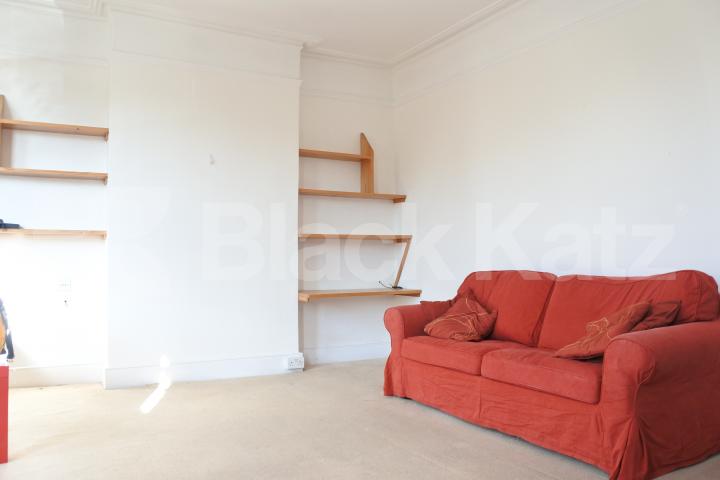 			New Instruction!, 2 Bedroom, 1 bath, 1 reception Flat			 Goodwyns Vale, Muswell Hill