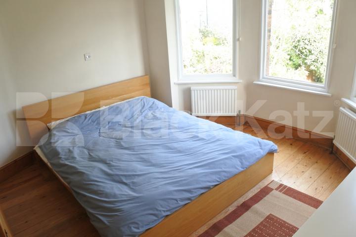 			New Instruction!, 2 Bedroom, 1 bath, 1 reception Flat			 Goodwyns Vale, Muswell Hill