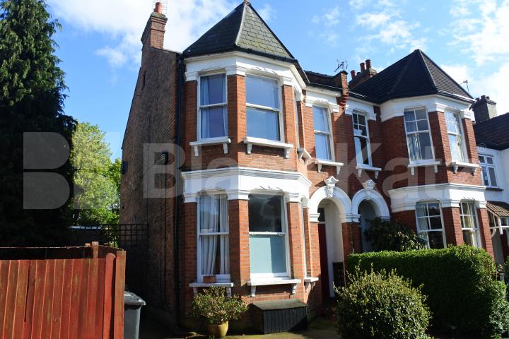 			New Instruction!, 2 Bedroom, 1 bath, 1 reception Flat			 Goodwyns Vale, Muswell Hill