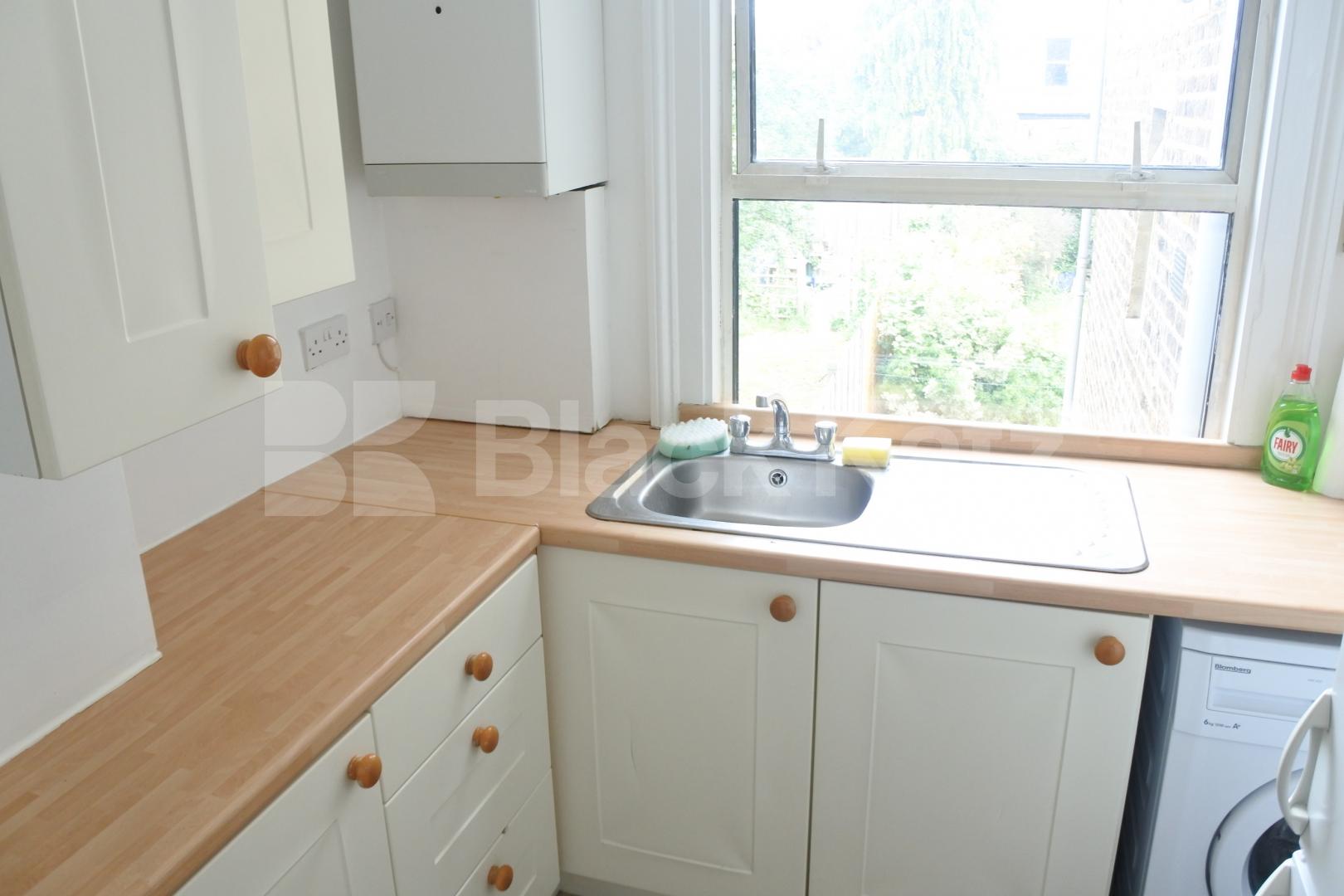 			New Instruction!, 1 Bedroom, 1 bath, 1 reception Flat			 Park Road N8, Crouch End