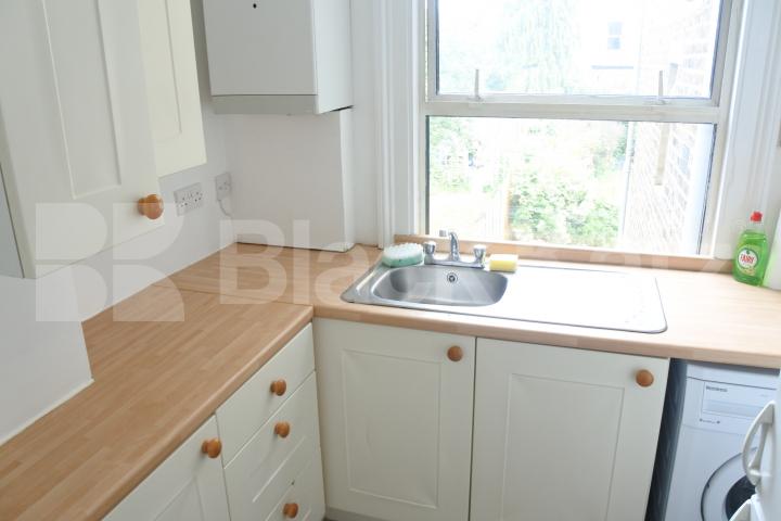 			New Instruction!, 1 Bedroom, 1 bath, 1 reception Flat			 Park Road N8, Crouch End