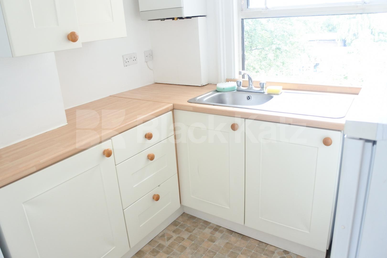 			New Instruction!, 1 Bedroom, 1 bath, 1 reception Flat			 Park Road N8, Crouch End