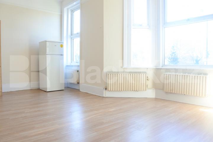 			INCLUDES ALL BILLS EXCEPT ELECTRICITY, Studio Apartment, 1 bath, 1 reception Studio			 Church Lane, Hornsey