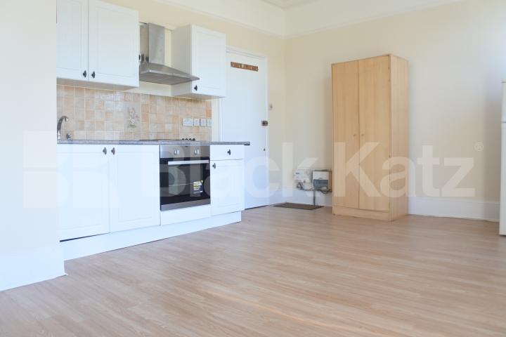 			INCLUDES ALL BILLS EXCEPT ELECTRICITY, Studio Apartment, 1 bath, 1 reception Studio			 Church Lane, Hornsey