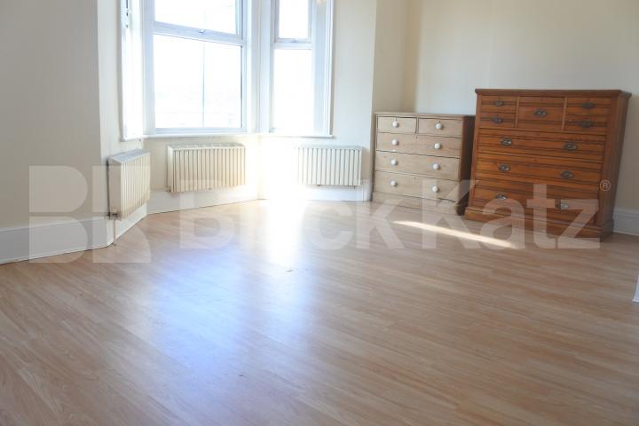 			INCLUDES ALL BILLS EXCEPT ELECTRICITY, Studio Apartment, 1 bath, 1 reception Studio			 Church Lane, Hornsey