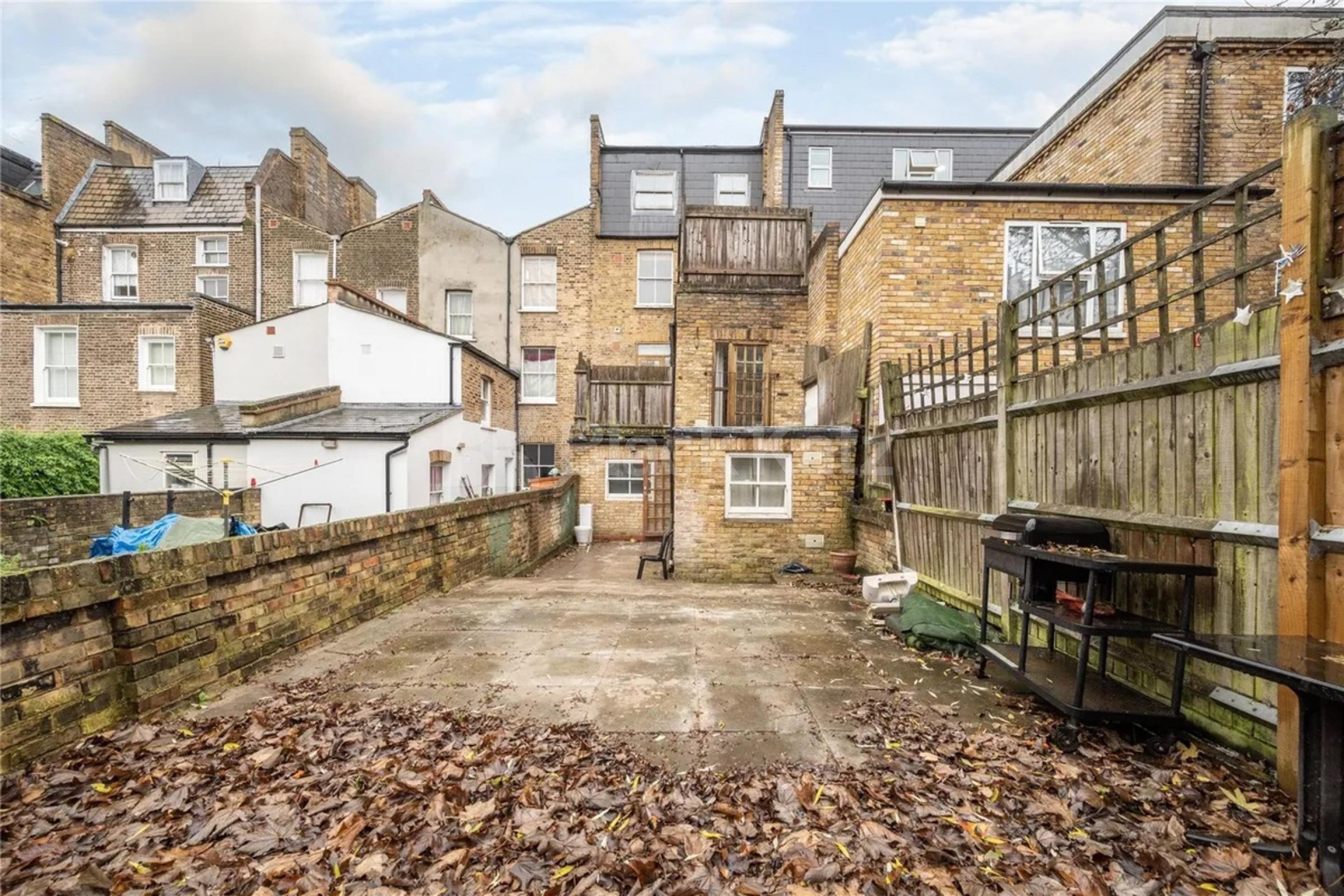 Split Level 3 bedroom property located close to Archway Station and amenities  Davenant Road, Archway N19