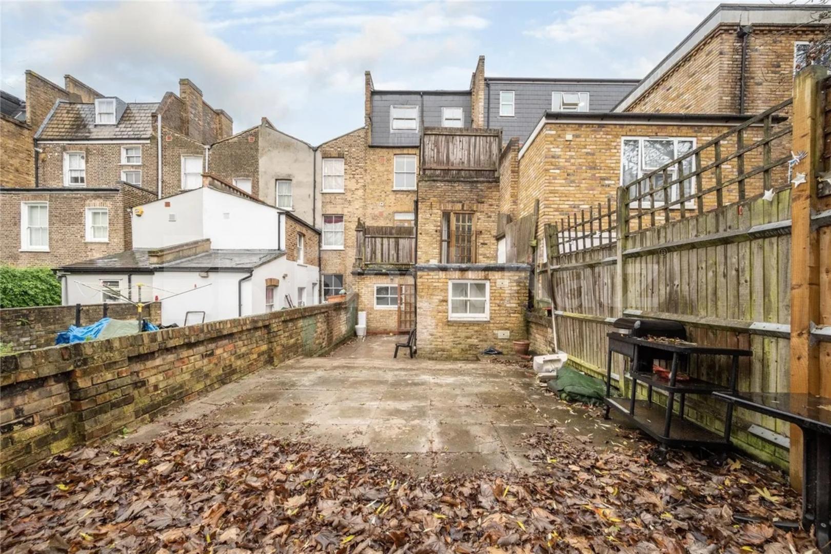 Split Level 4 bedroom property located close to Archway Station and amenities  Davenant Road, Archway