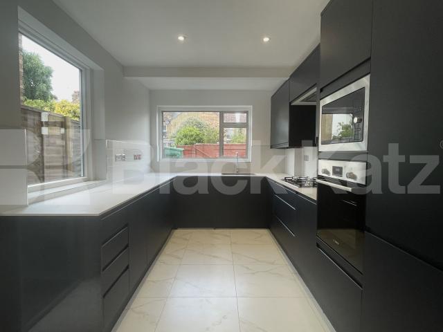 Fantastic newly refurbished 4 bed with garden mins to shops and tube to Euston Bruce Grove, Watford